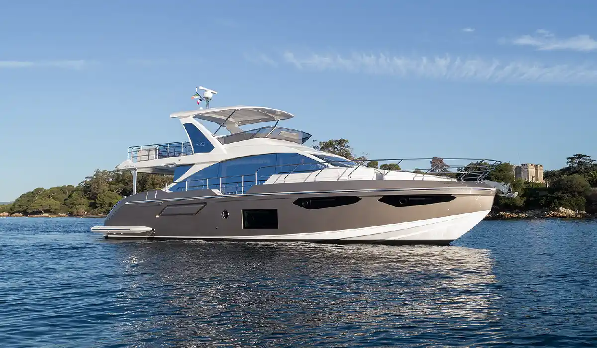 Azimut - Fly 60 - Luxury Yacht Charter - Preowned Luxury Yachts - Exclusive Concierge Club.webp